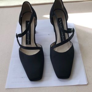 Size 4 black satin dress sandals like new!